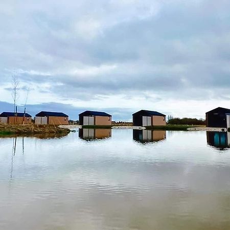 Lakeside Fishing Retreats Old Leake Exterior photo