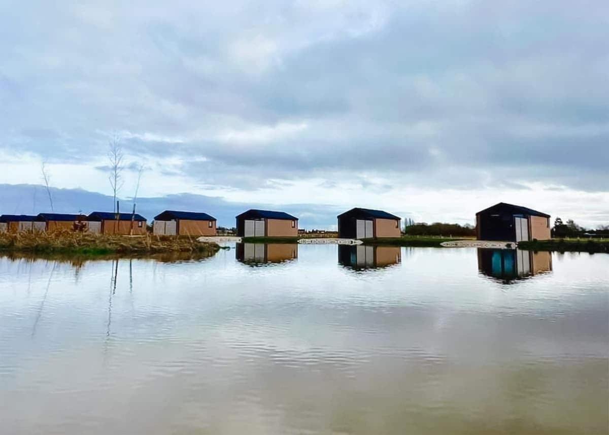 Lakeside Fishing Retreats Old Leake Exterior photo